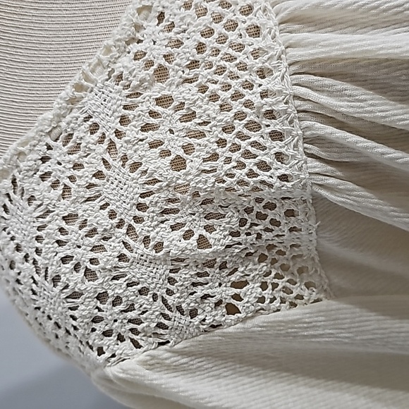 ABSOLUTELY FAMOUS, BoHo style 3 X cream top. Crochet at top. Cottage Core - Picture 3 of 11